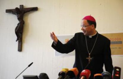 El obispo de Tréveris, Stephan Ackermann, al presentar en 2010 la línea de ayuda a víctimas de abuso.