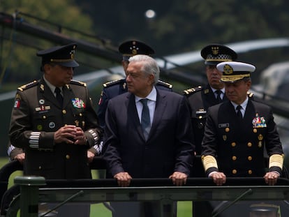 López Obrador, junto a la Comandancia del Ejército Mexicano en las instalaciones de Campo Marte.
