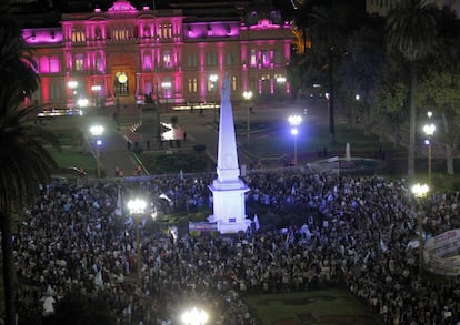 Imagen de la protesta frente a la Casa Rosada, sede del Gobierno argentino.