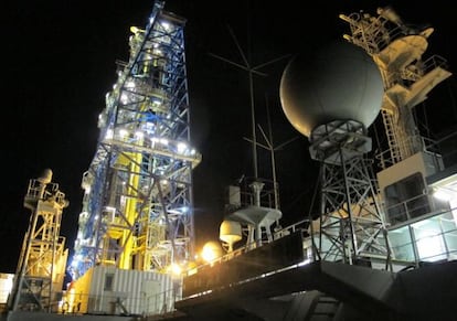 El buque Chikyu tiene una torre de perforación de 70 metros de altura.