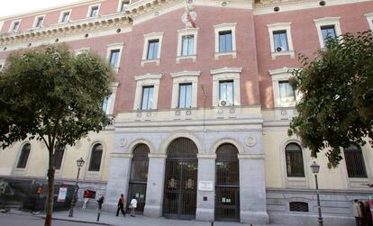Fachada del Tribunal de Cuentas en la calle Fuencarral de Madrid.