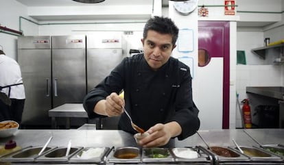 El cocinero Roberto Ruiz en su restaurante Punto Mx en Madrid.