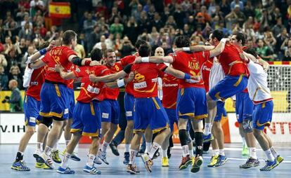 Los jugadores españoles celebran el pase a la final.