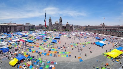 El plantón de maestros de la CNTE en el Zócalo capitalino, este 15 de marzo.