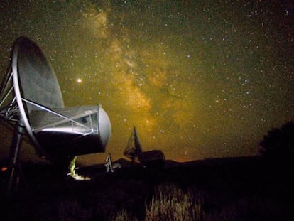 Varias de las antenas de radio con las que el instituto SETI busca se&ntilde;ales de inteligencia extraterrestre