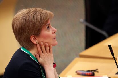 La ministra principal de Escocia, Nicola Sturgeon, en el Parlamento Autónomo de Holyrood, este martes