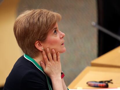 La ministra principal de Escocia, Nicola Sturgeon, en el Parlamento Autónomo de Holyrood, este martes