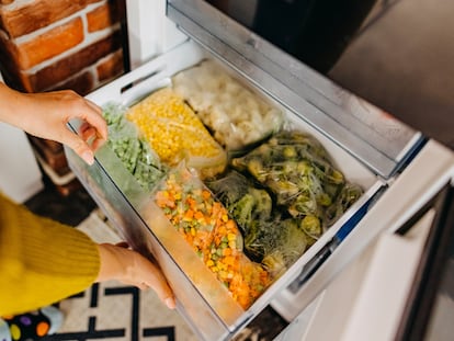 Los accesorios para congelar permiten conservar mejor los alimentos y maximizar el espacio disponible.