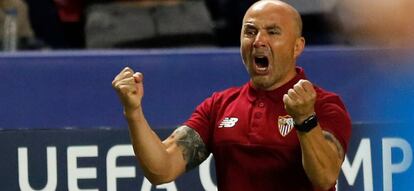 Sampaoli celebra un gol del Sevilla en la Liga de Campeones.