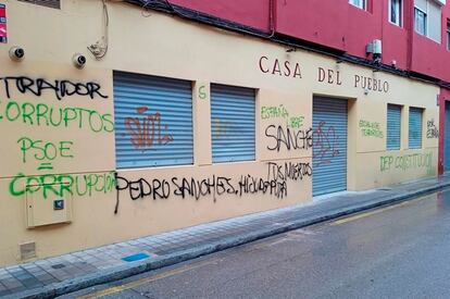 Una casa del pueblo del PSOE vandalizada, en Cuenca.