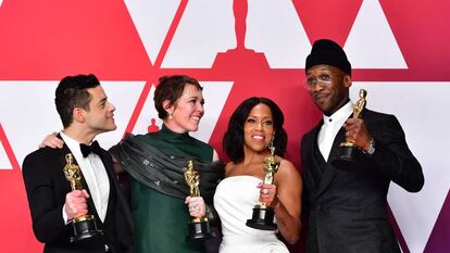 Os quatro atores vencedores do Oscar 2019 (da esq. para direita): Rami Malek, melhor ator por 'Bohemian Rhapsody'; Olivia Colman, melhor atriz por  'A Favorita'; Regina King, melhor atriz coadjuvante por 'Se a Beale Street falasse'; e Mahershala Ali, melhor ator coadjuvante por 'Green Book'.