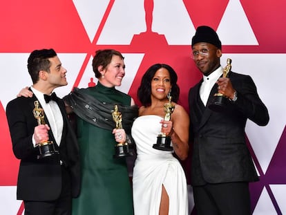 Os quatro atores vencedores do Oscar 2019 (da esq. para direita): Rami Malek, melhor ator por 'Bohemian Rhapsody'; Olivia Colman, melhor atriz por  'A Favorita'; Regina King, melhor atriz coadjuvante por 'Se a Beale Street falasse'; e Mahershala Ali, melhor ator coadjuvante por 'Green Book'.