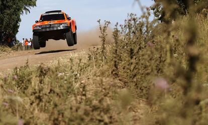 El piloto estadounidense Robby Gordon en la etapa prólogo del Dakar