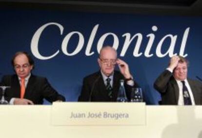 Juan José Brugera (c) presidente, Pere Viñolas, consejero delegado (i) y Francisco Palà del consejo de administración (d), el pasado mes de enero.