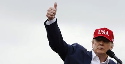 El presidente electo de EE UU, Donald Trump, durante su gira de agradecimiento por la victoria electoral, en Alabama.