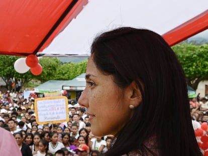 Nadine Heredia, primera dama de Per&uacute;, en una visita a Tarapoto, cerca de la selva al norte de su pa&iacute;s, donde la mujer del presidente Ollanta Humala se dispone a visitar la poblaci&oacute;n y ofrecer un discurso.