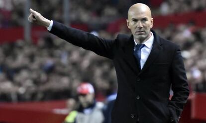 Zidane, durante el partido del domingo contra el Sevilla. 