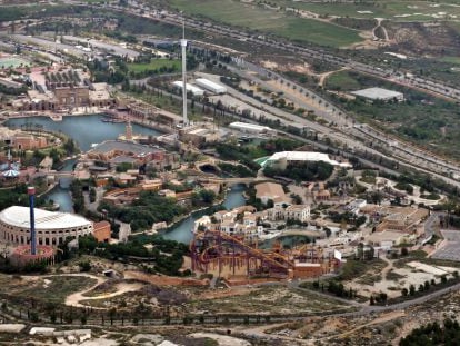 Vista a&eacute;rea del parque de ocio Terra M&iacute;tica.