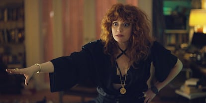 Lyonne en otro momento de la serie.