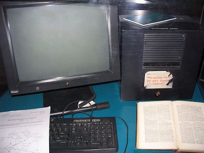 El primer servidor web, se muestra en la exposición Microcosmos del CERN.