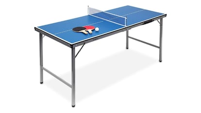 Mesa de ping pong plegable con asa para transportar más cómodamente.