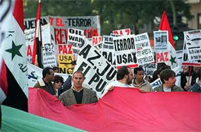 Imagen de la manifestación contra la intervención en Irak que recorrió ayer el centro de Madrid.