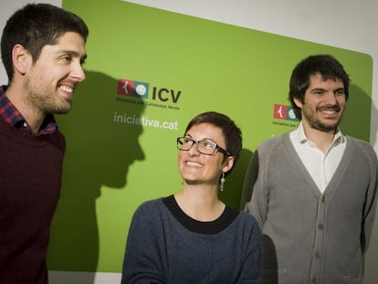 David Cid (i), Marta Ribas (centro) y Ernest Urtasun (i) en la sede de ICV.