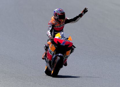 Stoner celebra la 'pole' en el GP de Catalunya.