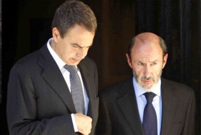 Zapatero y Rubalcaba en 2008, en el funeral del guardia civil Juan Manuel Piñuel, víctima de ETA.