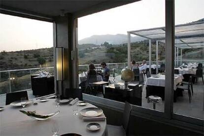 Vista de la terraza exterior del restaurante Airen, en Benalmádena (Málaga).