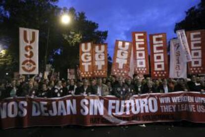 Cabecera de la manifestación convocada por los sindicatos CCOO y UGT, con motivo de la huelga general. EFE/Archivo