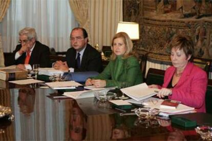 De izquierda a derecha, Cisneros, Gil Lázaro, Sainz y Villalobos, representantes del PP en la Mesa del Congreso.