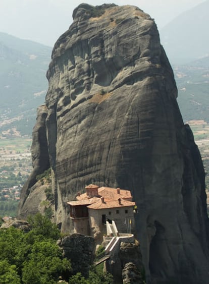 Vista de uno de los aéreos monasterios ortodoxos de Meteora.