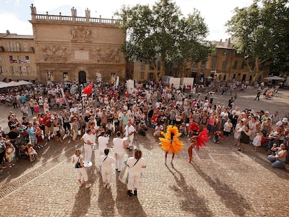 Desfile de inauguración del festival de Aviñon en su edición de 2012.