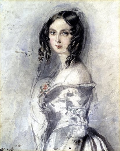 <strong>Quem.</strong> Ada Byron (Reino Unido, 1815-1852), única filha legítima do poeta Lord Byron, foi a primeira programadora matemática da história.</p> <strong>Como foi silenciada.</strong> Baseada em uma palestra do matemático Charles Babbage, Ada Byron descreveu a máquina analítica de Babbage e elaborou uma linguagem de programação matemática que hoje é considerada como o primeiro programa de computador. Assim, tornou-se a primeira programadora matemática da história. No entanto, não foi reconhecida como tal por ser mulher. Tiveram de passar quase 130 anos de sua morte para que a história lhe fizesse justiça. Aconteceu em 1979, quando o Departamento de Defesa dos Estados Unidos criou uma linguagem de programação baseada em Pascal chamada ADA em homenagem a Lady Byron. Foi o primeiro reconhecimento de seu trabalho depois de sua morte. Essa linguagem é usada atualmente nas indústrias aeroespacial, militar e nuclear e influenciou linguagens posteriores. A matemática morreu com apenas 37 anos (por causa de um câncer de útero), antes que seu trabalho fosse valorizado.</p> Na imagem, um retrato de Ada Byron