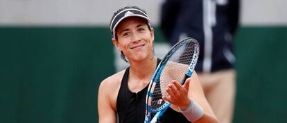 Muguruza celebra su victoria contra Kuznetsova en París.