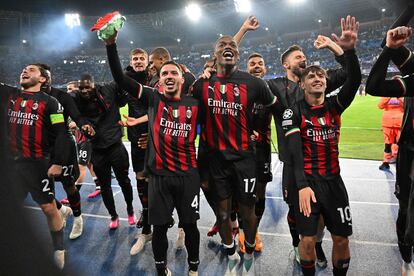 Los jugadores del Milan celebran el triunfo sobre el Nápoles.