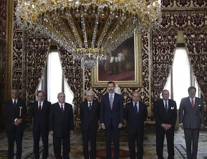 El Rey, el presidente italiano, Sergio Mattarela y las autoridades presentes en la visista.