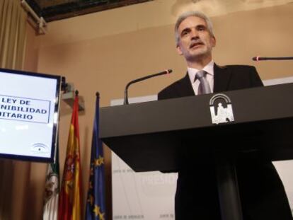 El consejero de Salud de Andalucía, Aquilino Alonso, tras un Consejo de Gobierno.