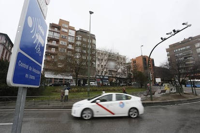 Señal del nuevo radar de tramo de la avenida de Córdoba.