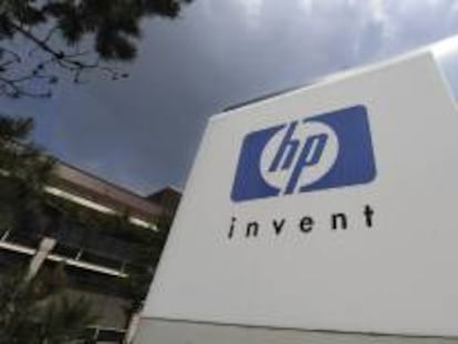 Hewlett-Packard (HP) anotó hasta abril un beneficio neto por acción de 1,18 dólares, frente a los 1,53 dólares que ganó en el mismo periodo del ejercicio precedente, cuando su beneficio fue de 3.061 millones de dólares. EFE/Archivo