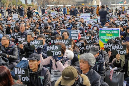 En la imagen, mujeres del Sindicato de la Confederación de Trabajadores de Corea del Sur el 8-M de 2018 en la Plaza Gwanghwamoon en Seúl (Corea del Sur).