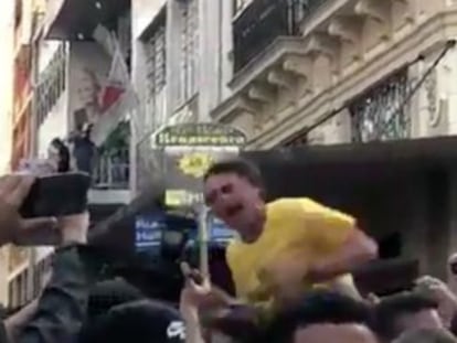 Candidato estava em uma carreata em Juiz de Fora quando foi atingido. Segundo o hospital para onde Bolsonaro foi levado, o candidato à presidência está no Centro Cirúrgico. O agressor foi identificado como um homem de 40 anos