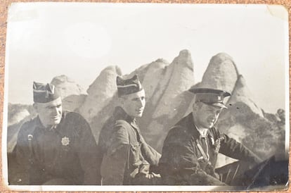 Mossos d'Esquadra en Montserrat, hacia 1938.