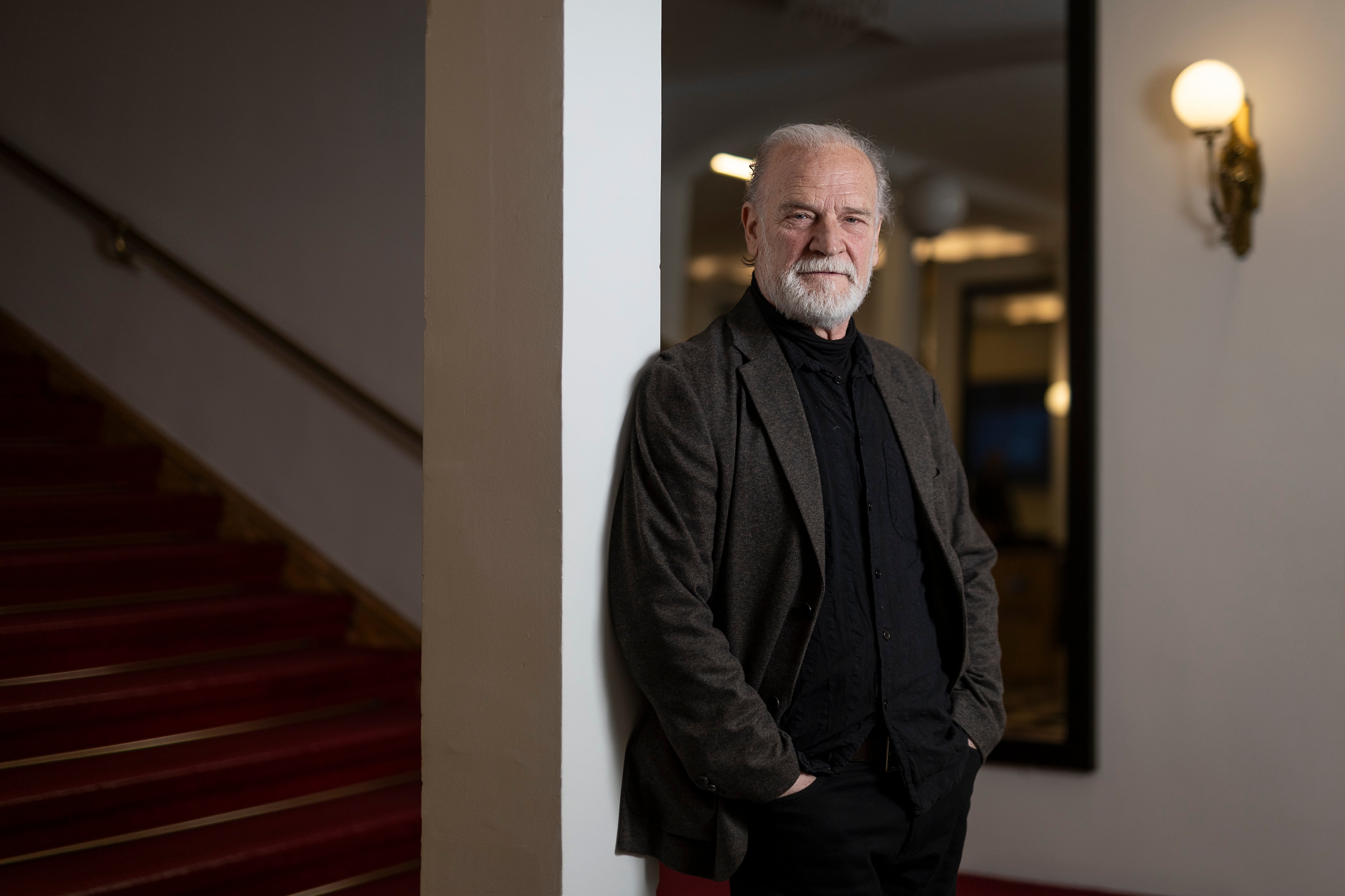 Lluís Homar, actor, fotografiado en el vestíbulo del Teatro Romea, en Barcelona.