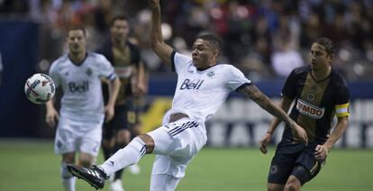 Christian Dean con Alejandro Bedoya en un partido de la MLS