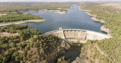 Embalse y presa de El Gergal, en la localidad sevillana de Guillena.