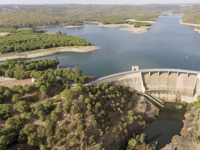 Embalse y presa de El Gergal, en la localidad sevillana de Guillena.