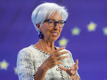 FILE PHOTO: European Central Bank (ECB) President Christine Lagarde gestures while speaking to reporters following the Governing Council's monetary policy meeting, in Frankfurt, Germany June 15, 2023. REUTERS/Kai Pfaffenbach/File Photo