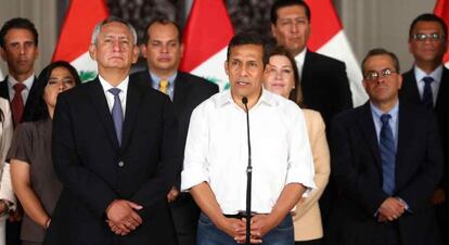 Ollanta Humala, acompañado por su gabinete.